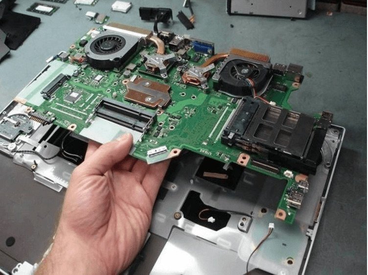 Màn hình đen của laptop Dell không lên nguồn nhưng đèn báo vẫn sáng