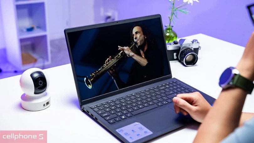 Màn hình FHD 120Hz sắc nét của Dell Inspiron 15 3520-5124BLK