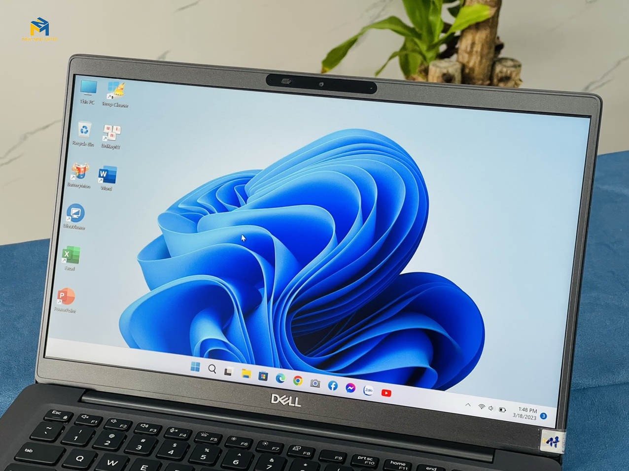 Màn hình Full HD chống lóa của laptop Dell Latitude 7400