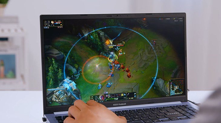 Màn hình IPS Full HD trên laptop Asus Vivobook cho hình ảnh rõ nét