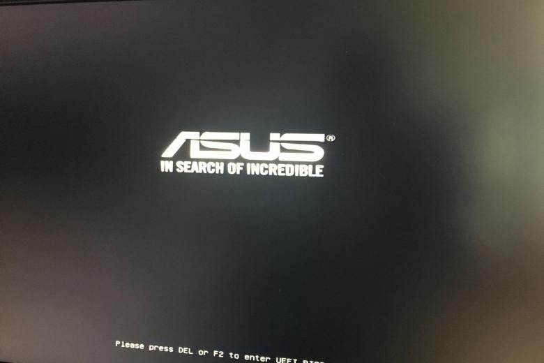 Màn hình laptop Asus bị tối đen, không lên dù máy đã bật