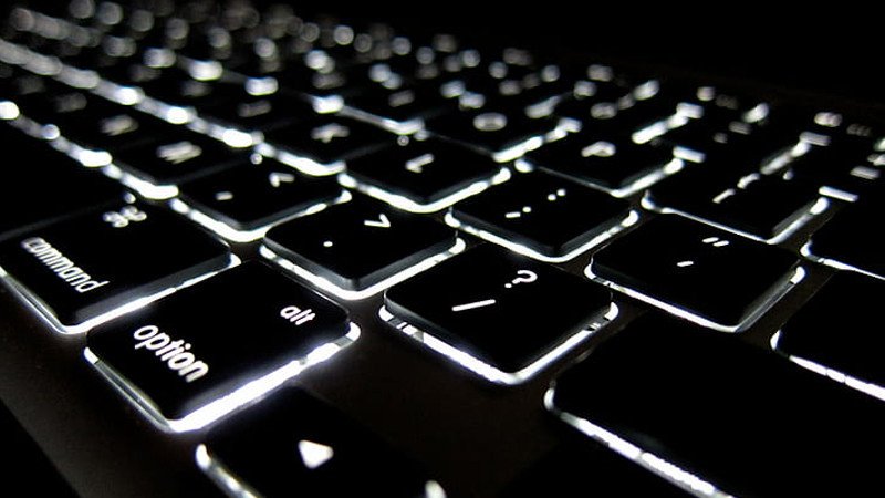 Màn hình laptop Asus hiển thị thông báo lỗi hoặc cài đặt driver