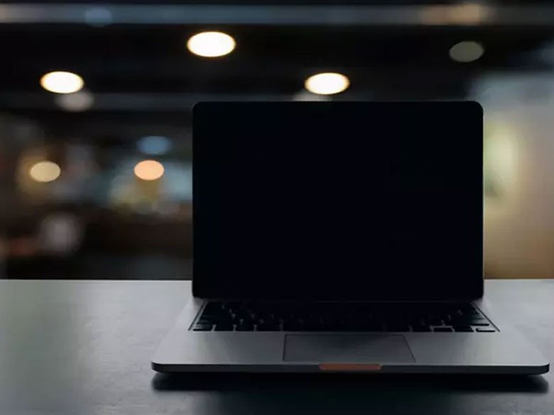 Màn hình laptop bị đen khi mở máy do lỗi phần cứng
