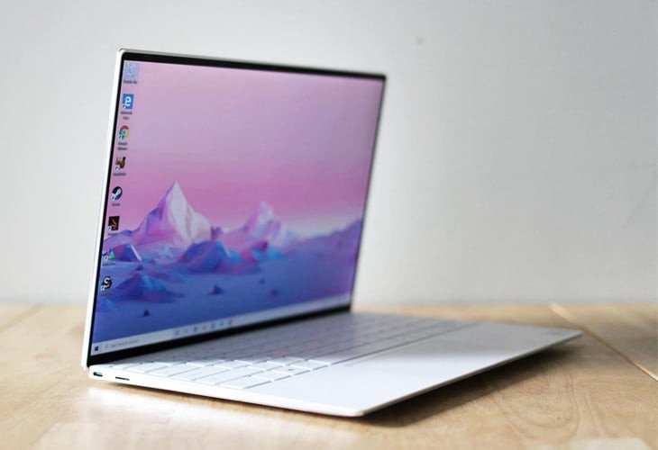 Màn hình laptop cảm ứng phản chiếu ánh sáng gây khó chịu