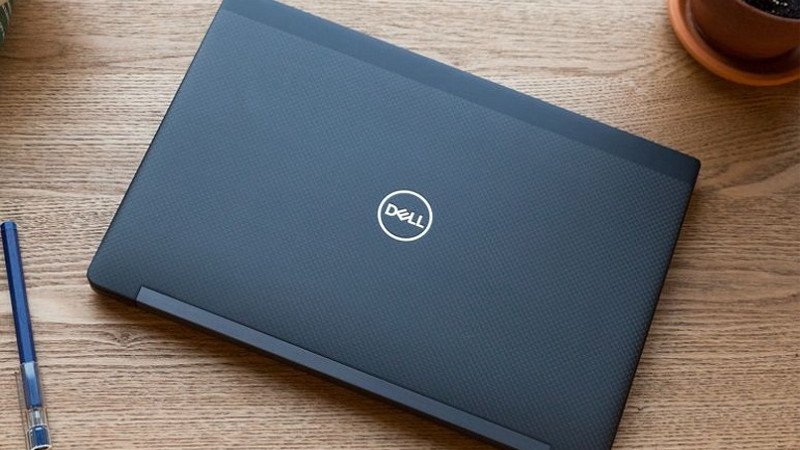 Màn hình laptop Dell XPS hiển thị đồ họa sắc nét, thể hiện công nghệ tiên tiến trên laptop Dell
