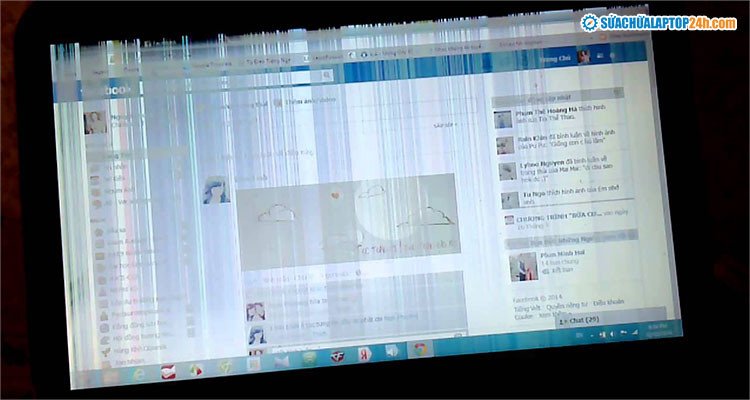 Màn hình laptop hiển thị kẻ sọc ngang dọc, dấu hiệu cần sửa chữa màn hình