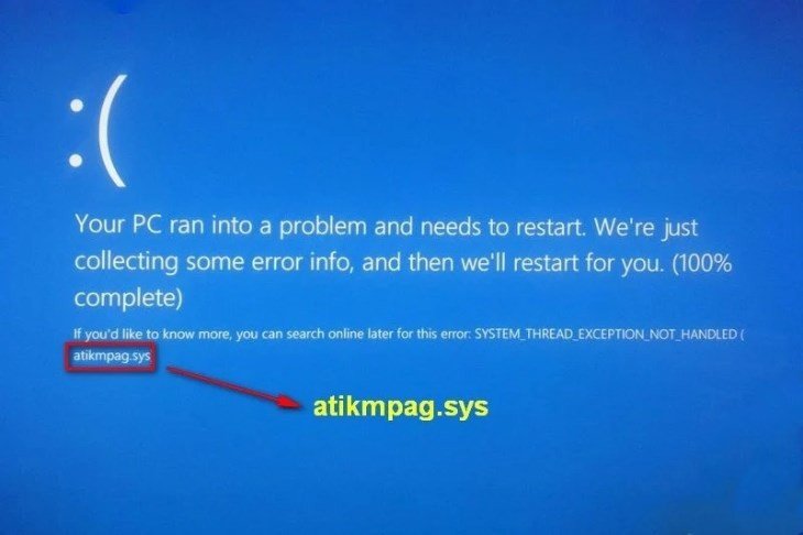Màn hình laptop hiển thị lỗi xanh dương với thông báo Stop Code liên quan đến driver