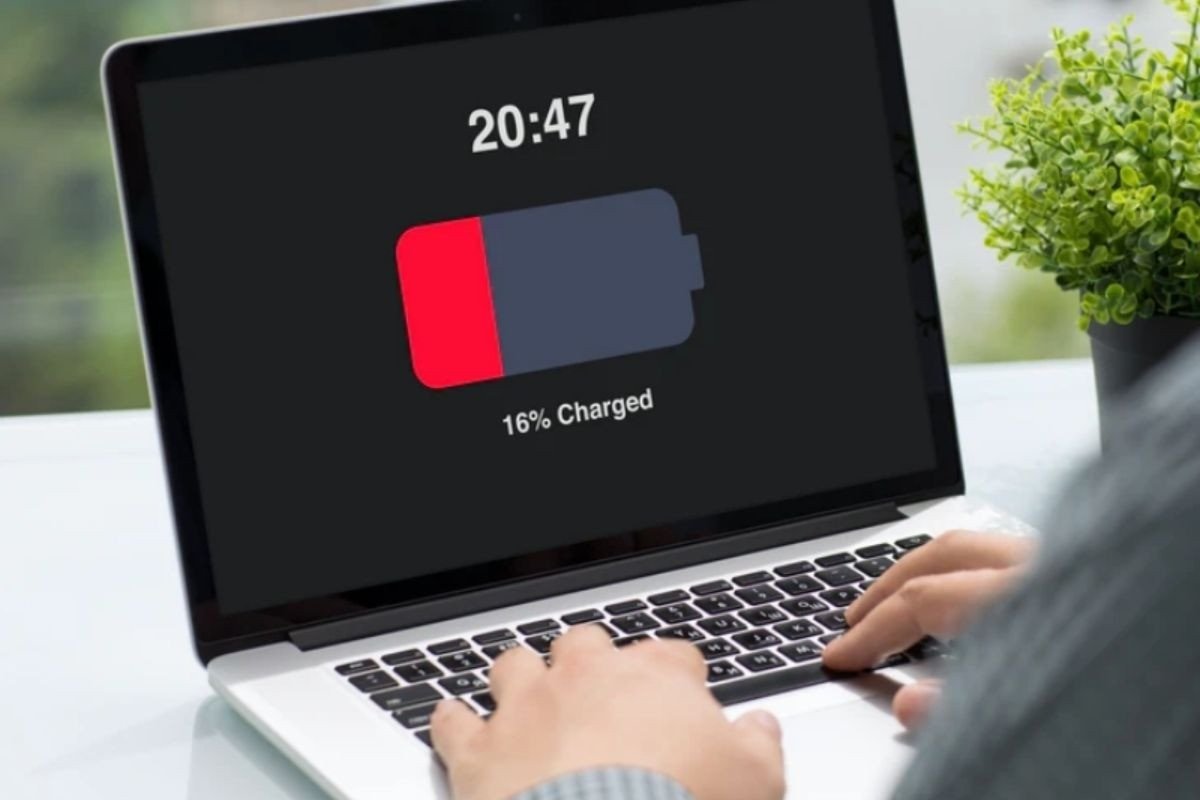 Màn hình laptop hiển thị pin báo dung lượng ảo, khó dự đoán thời gian sử dụng