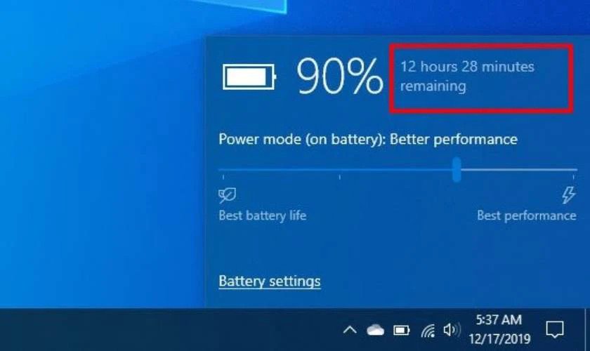 Màn hình laptop hiển thị trạng thái pin laptop Dell, giúp người dùng theo dõi thời gian sạc đầy pin và tránh việc sạc qua đêm laptop Dell không cần thiết.