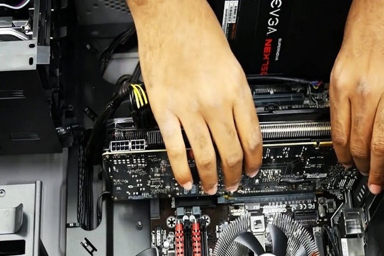 Màn hình laptop không lên có thể do card màn hình bị hư hỏng