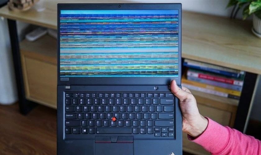 Màn hình laptop nhấp nháy liên tục, ảnh hưởng thị giác và hiệu suất làm việc
