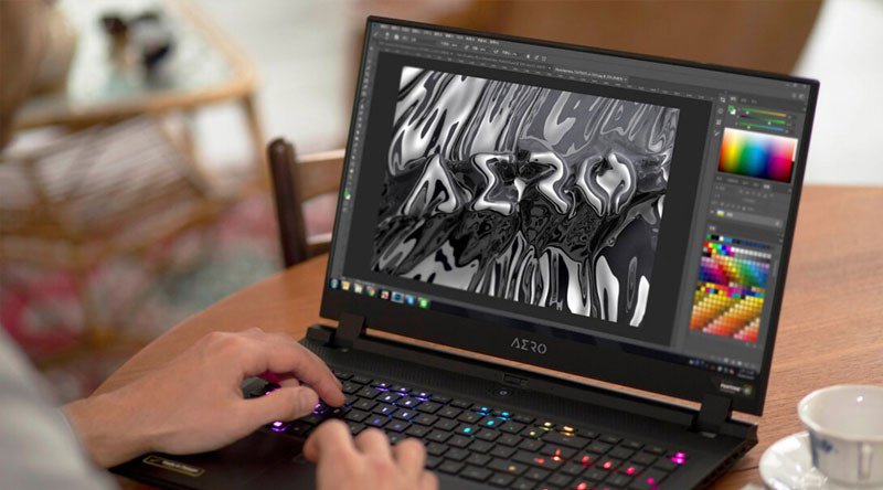 Màn hình laptop rộng lớn với độ chuẩn màu cao