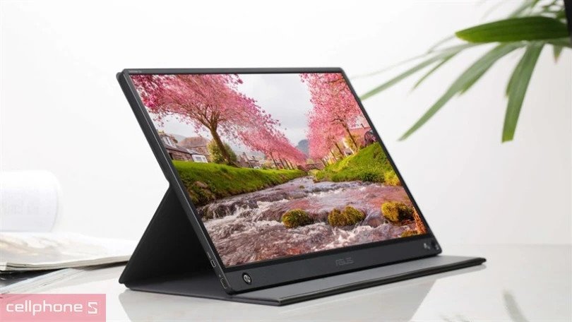 Màn hình phụ di động cho laptop đang kết nối và hiển thị nội dung