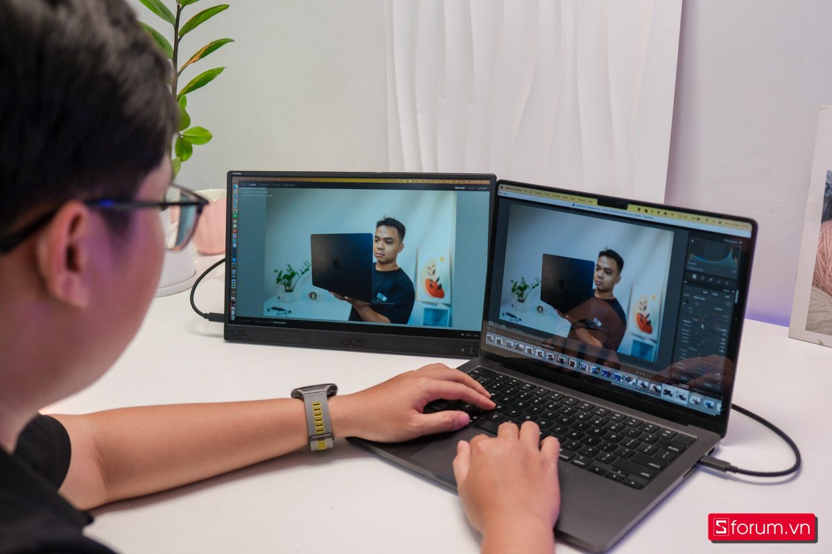 Màn hình phụ laptop Asus ZenScreen MB166CR với thiết kế linh hoạt, tiện dụng