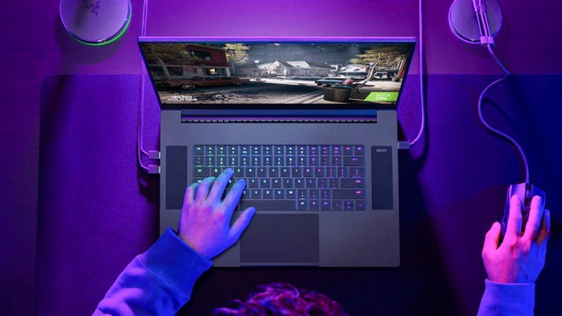 Màn hình Razer Blade 17 với tần số quét cao mang lại trải nghiệm chiến game sống động