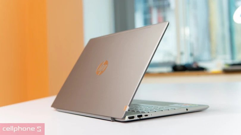 Màn hình sắc nét của Laptop HP Pavilion 15-eg3111tu 8u6l8pa với tấm nền IPS
