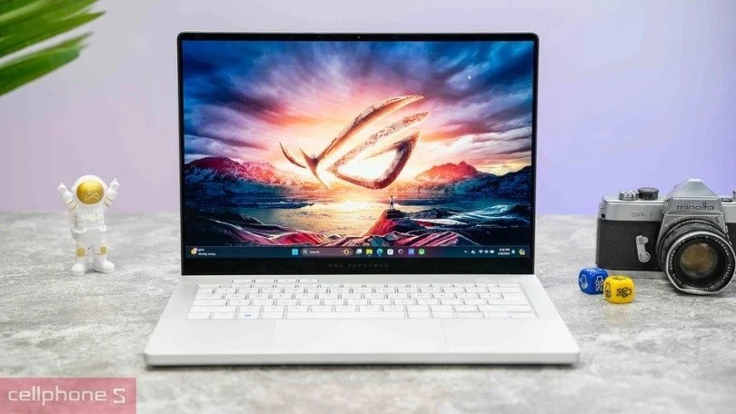 Màn hình sắc nét với tần số quét cao của laptop gaming, ảnh hưởng đến tổng thể giá.