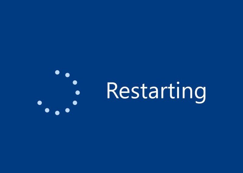 Màn hình thông báo khởi động lại Windows 10 sau khi cập nhật, cần thiết để gõ tiếng Việt có dấu trên laptop không lỗi