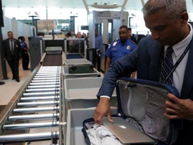 Mang laptop có được ký gửi không trong hành lý xách tay riêng biệt