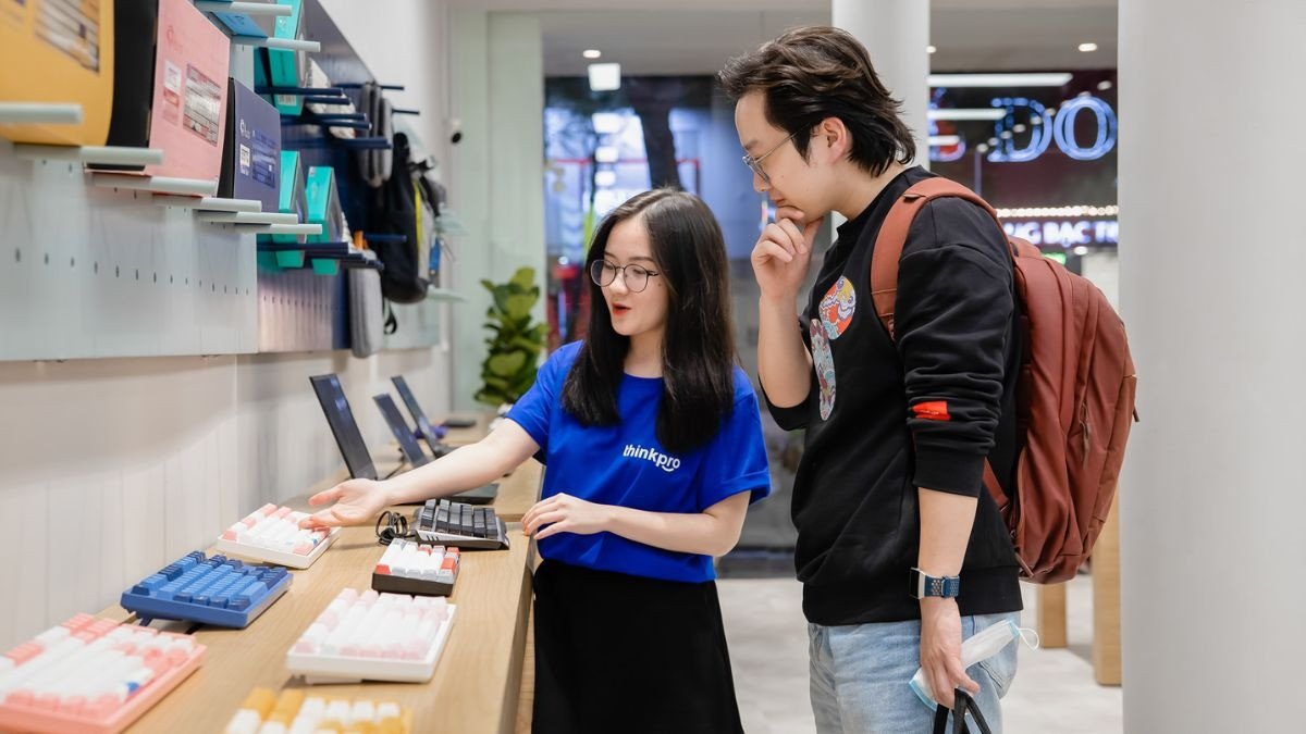 Mang laptop đến trung tâm sửa chữa chuyên nghiệp để được hỗ trợ