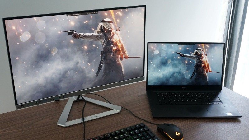 Mang laptop đến trung tâm sửa chữa uy tín khi phát hiện lỗi màn hình