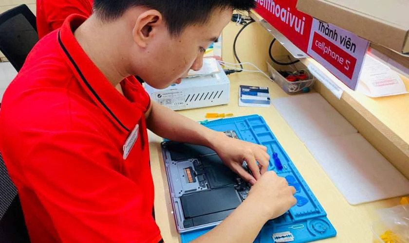 Mang laptop đến trung tâm sửa chữa