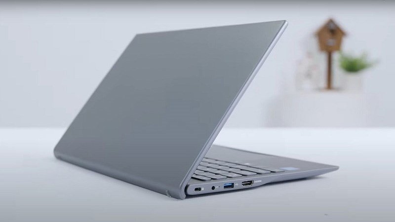 Masstel E140 N4120 với màn hình 14 inch, thiết kế hiện đại, đại diện cho laptop dưới 8 triệu cấu hình mạnh cho học sinh.