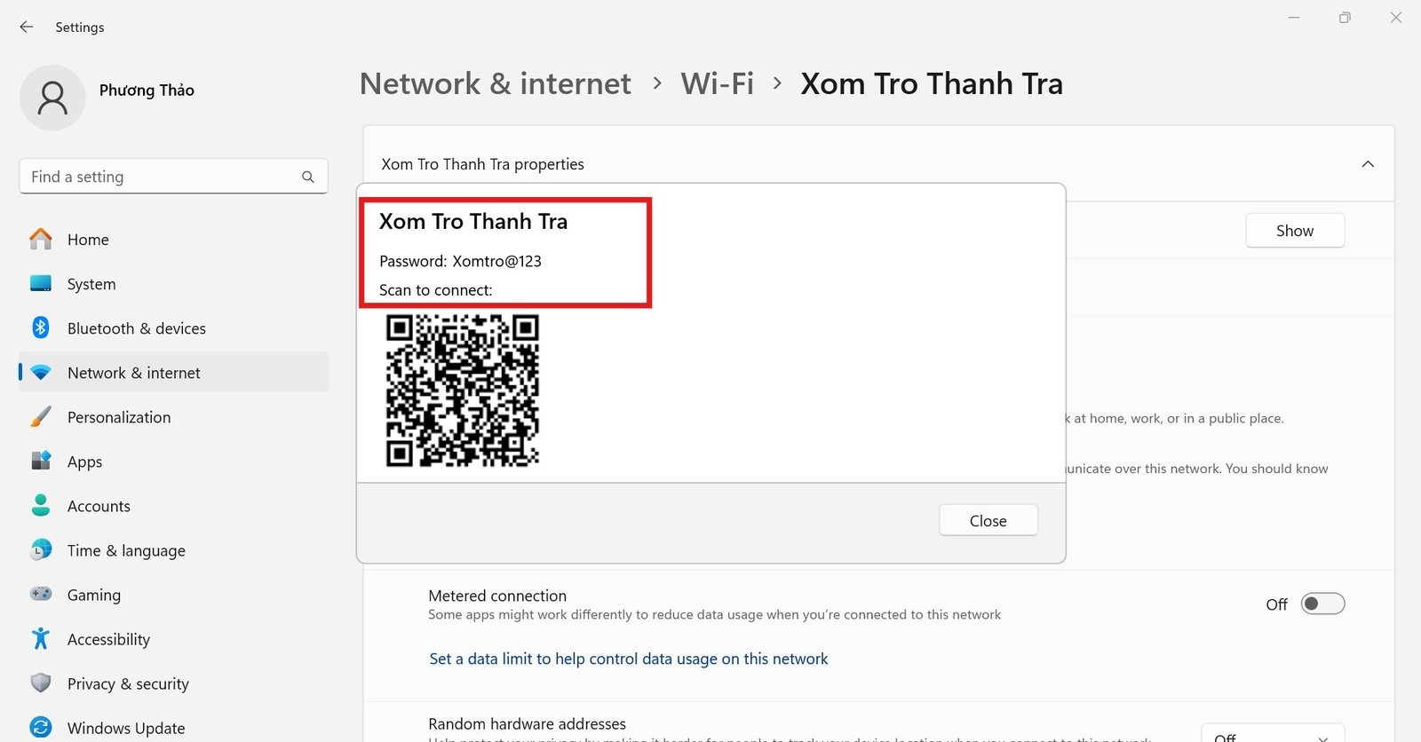 Mật khẩu Wi-Fi và mã QR code hiển thị trên laptop Windows 11
