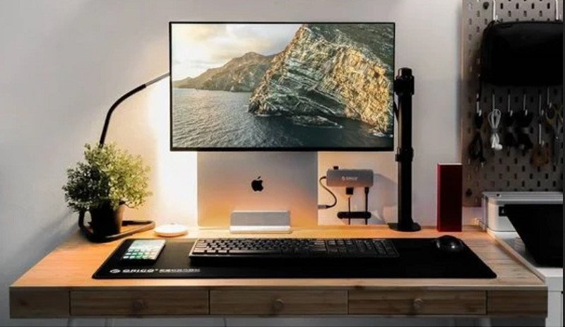 Mẫu giá treo màn hình PC đơn gắn bàn với thiết kế vững chắc, cố định