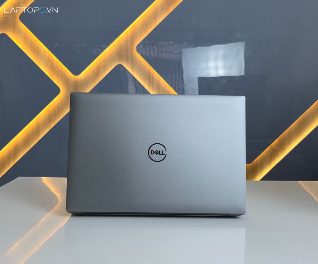 Mẫu laptop máy trạm Dell Precision 5690, thể hiện các đặc điểm nhận biết của dòng máy chuyên nghiệp giá tốt.
