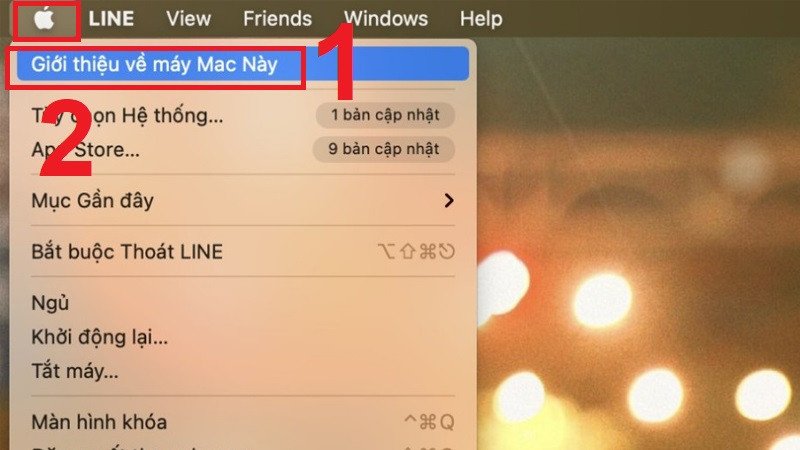 Menu Apple với tùy chọn About This Mac để kiểm tra thông tin độ phân giải màn hình laptop Macbook.