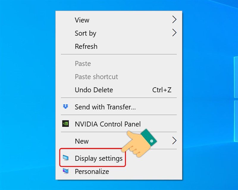Menu chuột phải trên desktop với tùy chọn Display Settings để bắt đầu chỉnh độ phân giải màn hình