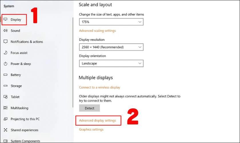 Menu Display trong cài đặt hệ thống laptop, nơi người dùng có thể tùy chỉnh các thông số hiển thị