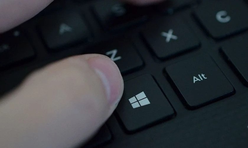 Menu Start của Windows, nơi người dùng có thể tìm kiếm cài đặt và ứng dụng liên quan đến touchpad.