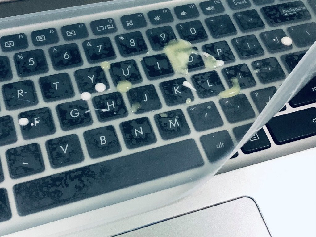 Miếng che bàn phím laptop bằng silicon mềm dẻo chống thấm nước