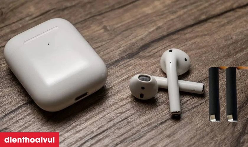 Minh họa cấu tạo pin tai nghe AirPods 2 và vai trò quan trọng của nó trong việc cấp nguồn.