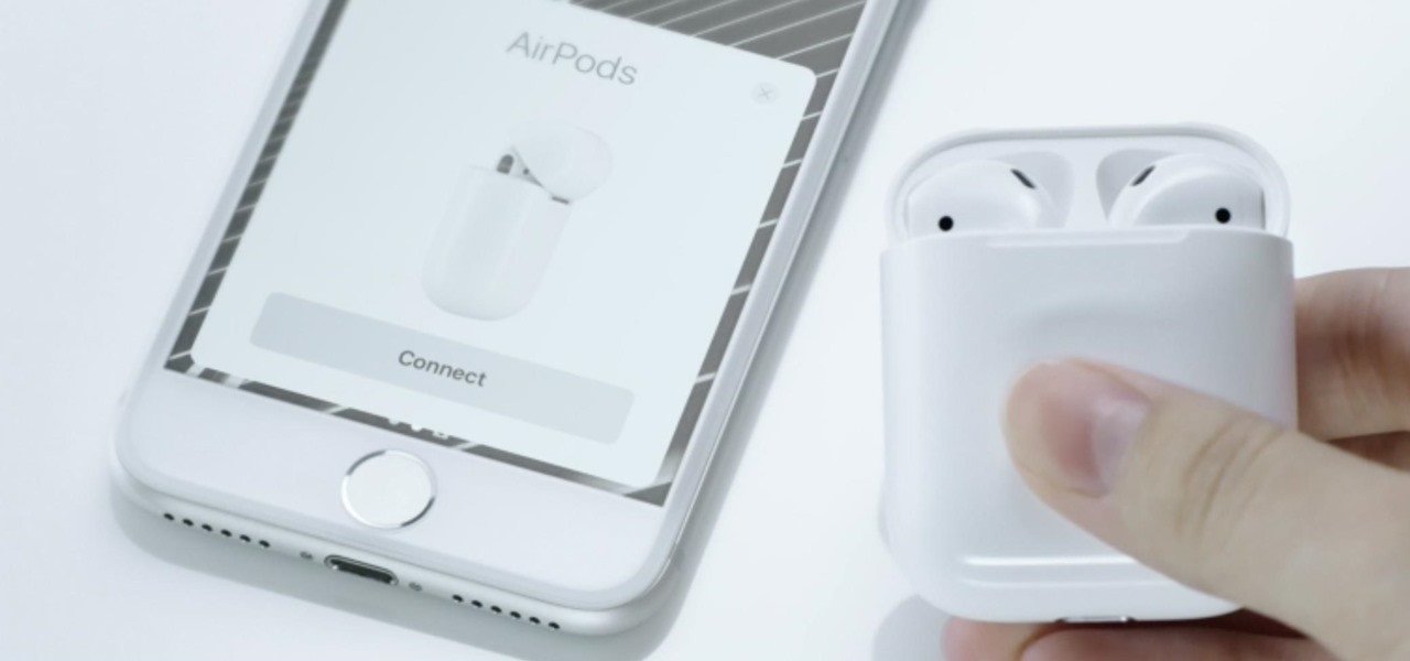 Minh họa việc cắm lại tai nghe để khắc phục lỗi tai nghe ảo trên iPhone 6