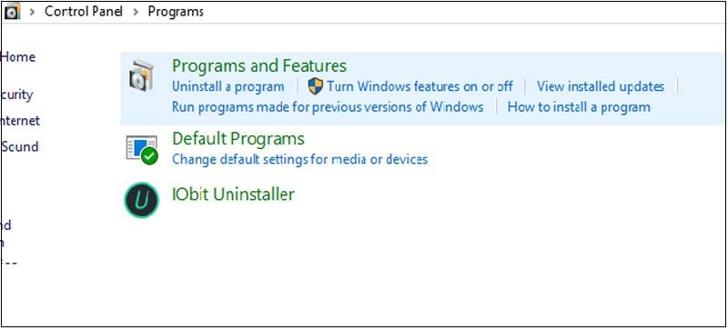 Mở Control Panel và điều hướng đến Programs and Features để gỡ cài đặt ứng dụng trên laptop.