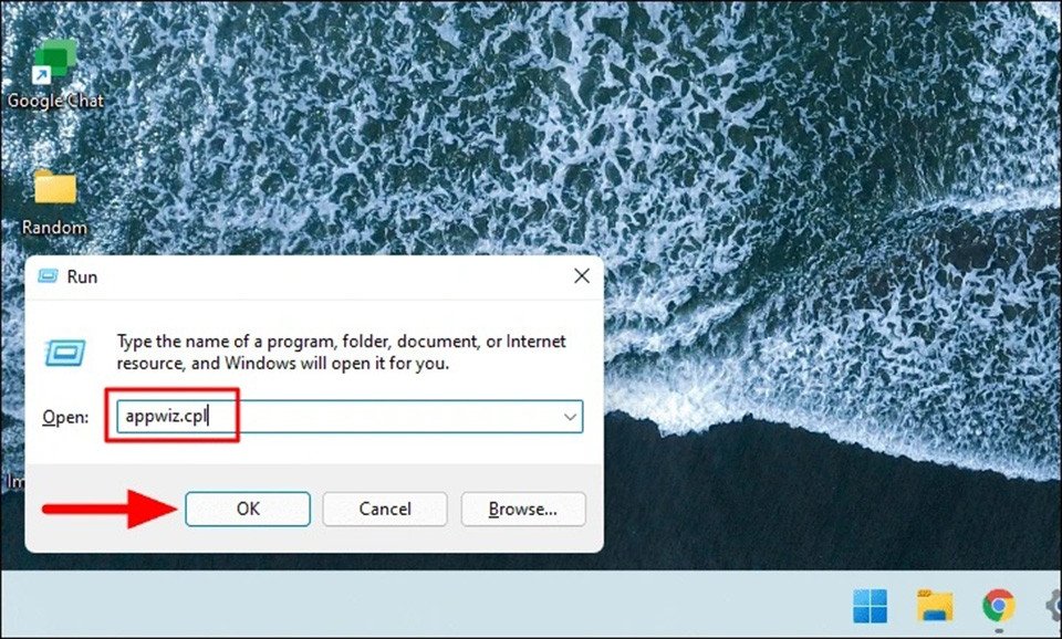 Mở hộp thoại Programs and Features để gỡ ứng dụng gây lỗi màn hình đen