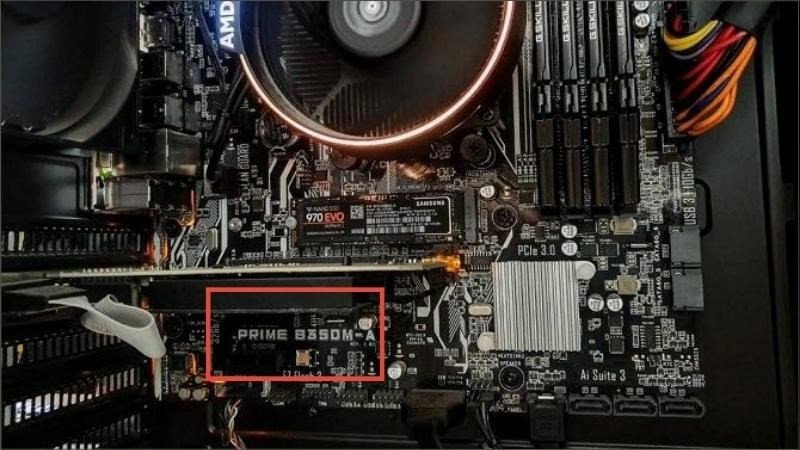 Mở thùng máy PC để tìm model mainboard