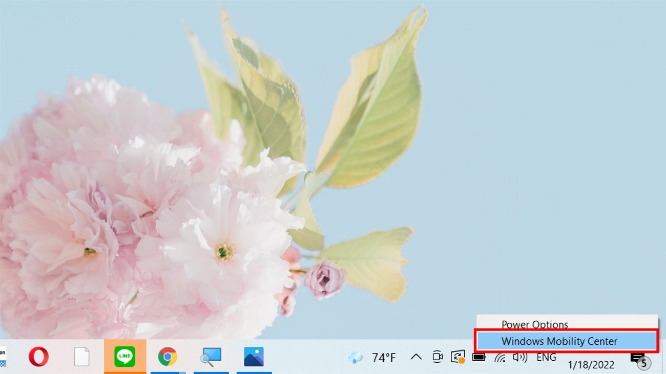 Mở Windows Mobility Center từ biểu tượng wifi trên thanh Taskbar để quản lý các cài đặt di động