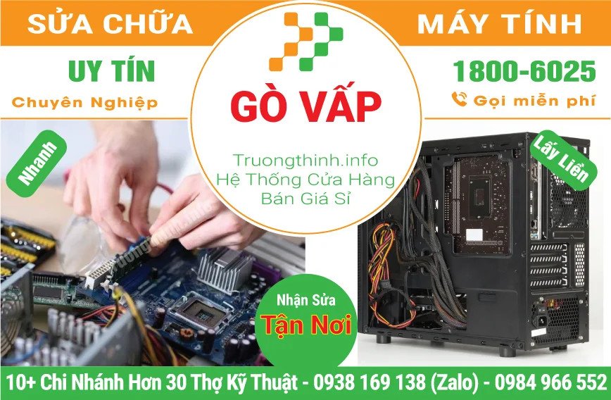 Một khách hàng đang giao tiếp với kỹ thuật viên tại quầy sửa chữa, thể hiện sự minh bạch