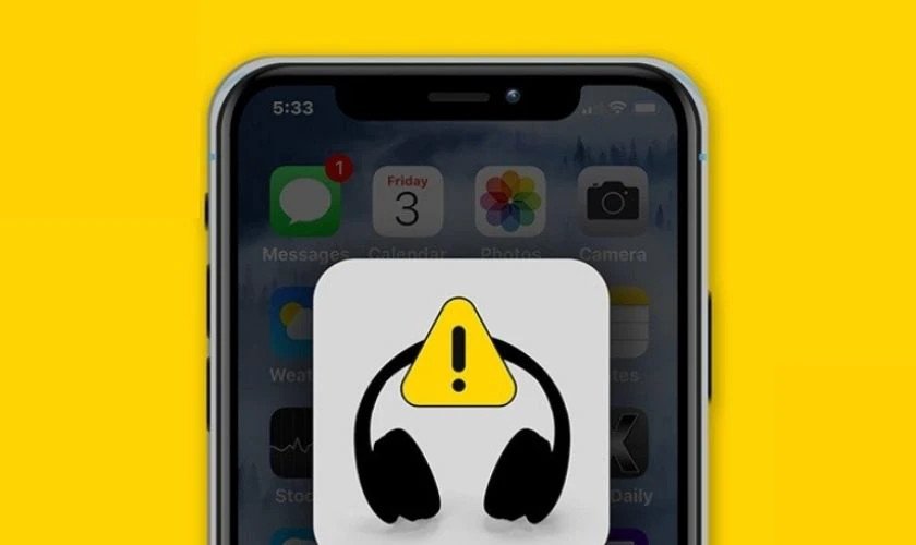 Một người đang lái xe tập trung, minh họa tầm quan trọng của việc tắt chế độ tai nghe ở iPhone để không bỏ lỡ thông báo