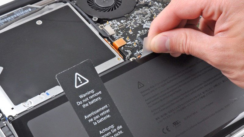 Nên thường xuyên kiểm tra pin laptop