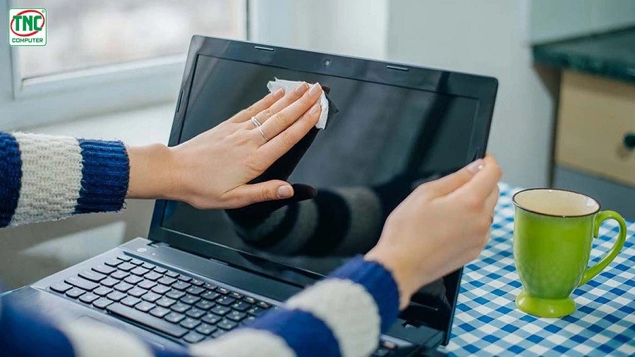 Nên vệ sinh laptop 6 tháng/1 lần để máy hoạt động tối ưu