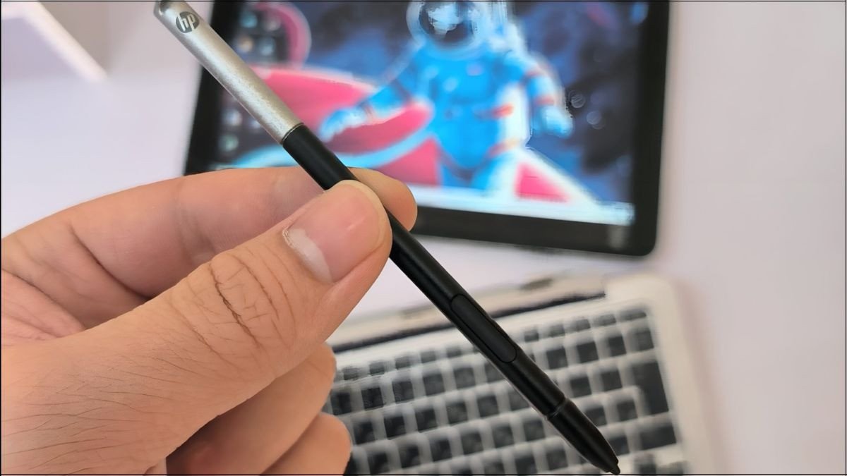 Nếu bút cảm ứng cho laptop HP bị lag hoặc không nhạy, bạn hãy kiểm tra lại driver bút cảm ứng hoặc vệ sinh màn hình cảm ứng