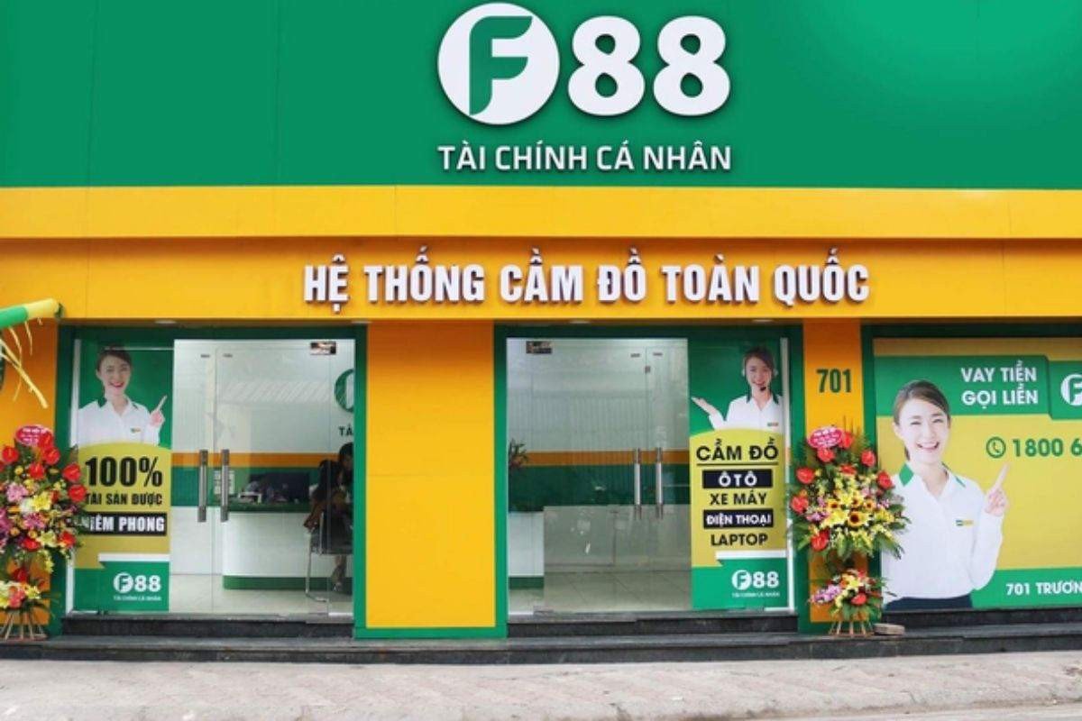 Người dùng đang cân nhắc F88 có cầm laptop không và các lựa chọn tài chính.
