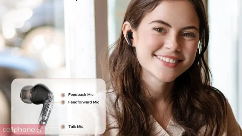 Người dùng đang đàm thoại qua tai nghe SoundPEATS Air 4 Pro, hình ảnh minh họa chất lượng gọi rõ ràng