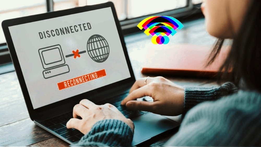 Người dùng đang kiểm tra tín hiệu wifi trên laptop khi mạng không có internet