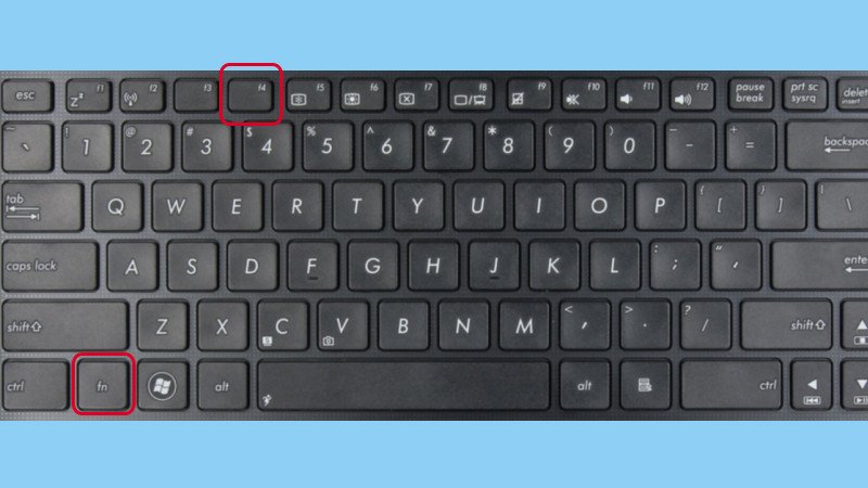 Người dùng đang nhấn tổ hợp phím Fn + F4 để kích hoạt chế độ Sleep trên laptop, tiết kiệm năng lượng